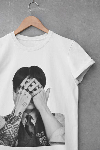 Playera Unisex Wp Modelo Jungkook Manos BTS