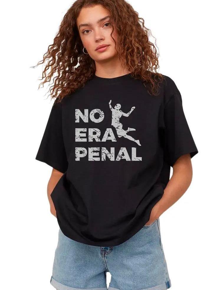 Playera W P NO ERA PENAL negra estampada con estampados únicos y duraderos ajuste perfecto para todas las ocasiones